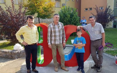 Postavitev obeležja ob 80. letnici stavbe šole