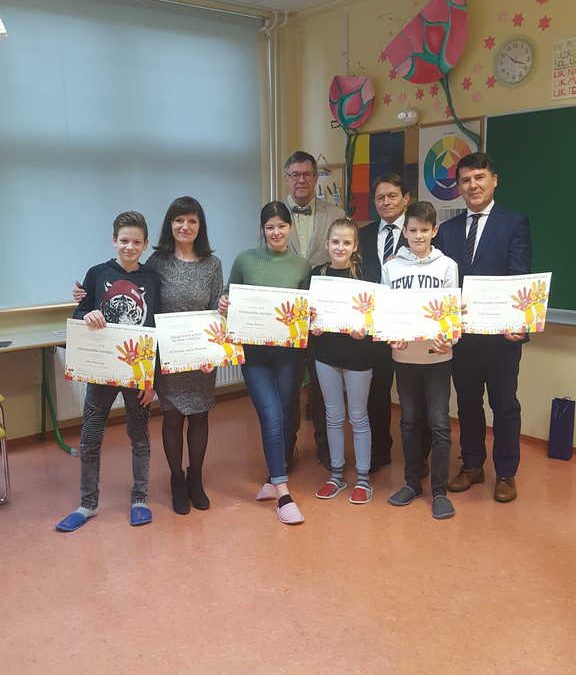 VELEPOSLANIK PODELIL MEDALJO IN PRIZNANJA NATEČAJA LIDICE 2019