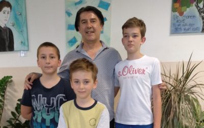 SEDEM ZLATIH PRIZNANJ