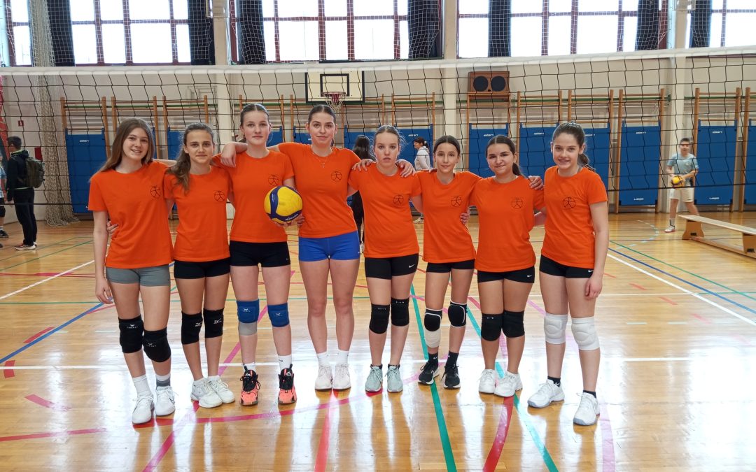 Medobčinsko tekmovanje v odbojki za mlajše učenke